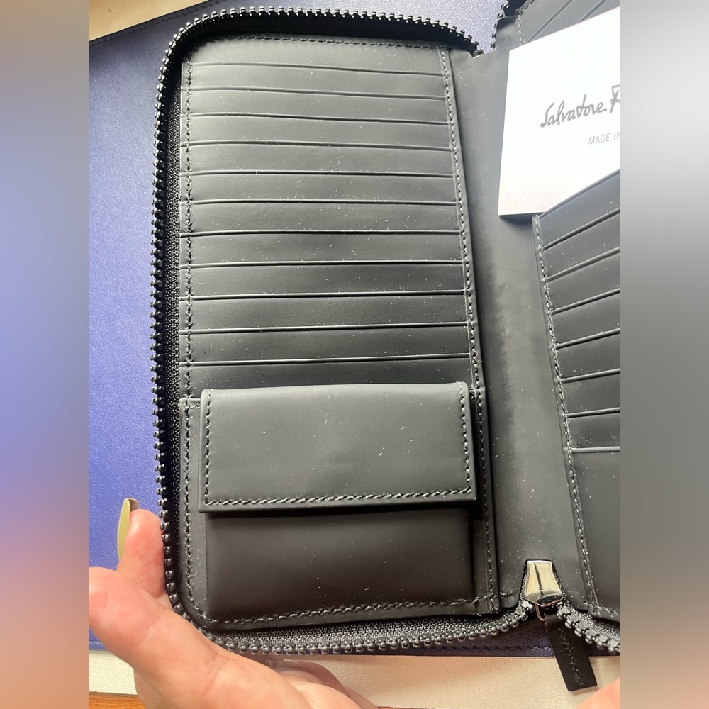 NWT Salvatore Ferragamo dual zip leather Gancini wallet w/gift bag - Picture 8 of 14
